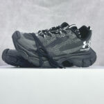 Scarpe sportive nere e grigie con Logo, suola antiscivolo e tomaia traspirante per fitness.