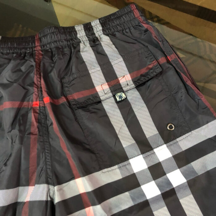 Costume da bagno tartan uomo con tasca posteriore e cintura elastica, leggero e resistente.