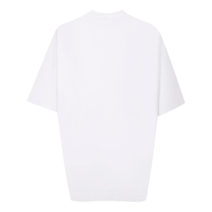 T-shirt bianca oversize a manica corta, stile minimalista e versatile per ogni occasione casuale.