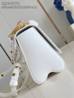 Borsa bianca elegante con dettagli dorati, design giocoso e versatile stile contemporaneo.