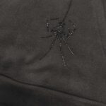 Felpa nera con design di ragno di strass, stile moderno e dettagli eleganti.