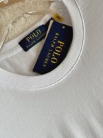 T-shirt bianca Polo Ralph Lauren nuovi, stile classico, etichette blu e gialle, tessuto leggero.
