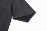 Manica di T-shirt nera minimalista, morbida, rilassata e versatile per uno stile casual.