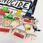 Character cartoon in teatro colorato con sedie riservate e contrasto tra umorismo e genocidio.