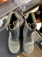 Stivaletti gray resistenti con zip e lacci, ideali per outdoor e stile urbano.