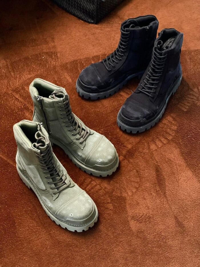 Stivali da uomo in verde oliva e nero, stile robusto e versatile, perfetti per outdoor e urbano.