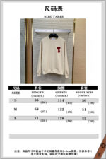 Guida alle taglie di felpa con cuore rosso, disponibili S, M, L con misure dettagliate.