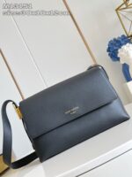 Borsa nera elegante in stile minimalista, perfetta per ogni occasione con design moderno e raffinato.