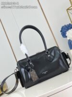 Borsa nera elegante con manici, tracolla regolabile e dettagli di lusso, perfetta per ogni occasione.