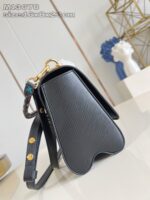 Borsa elegante in pelle nera con dettagli dorati e design artistico, perfetta per uno stile sofisticato.