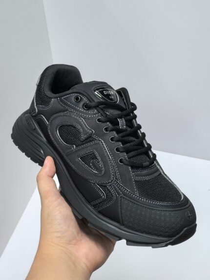 Sneaker nera moderna in mesh, sintetico, stile chunky, comfort e stile athleisure.