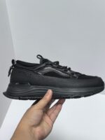 Sneaker nera moderna, comfort, stile casual, suola ammortizzata e antiscivolo, perfetta per ogni occasione.