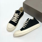 Sneakers nere con punta crema, moderne, eleganti e versatili per ogni stile.