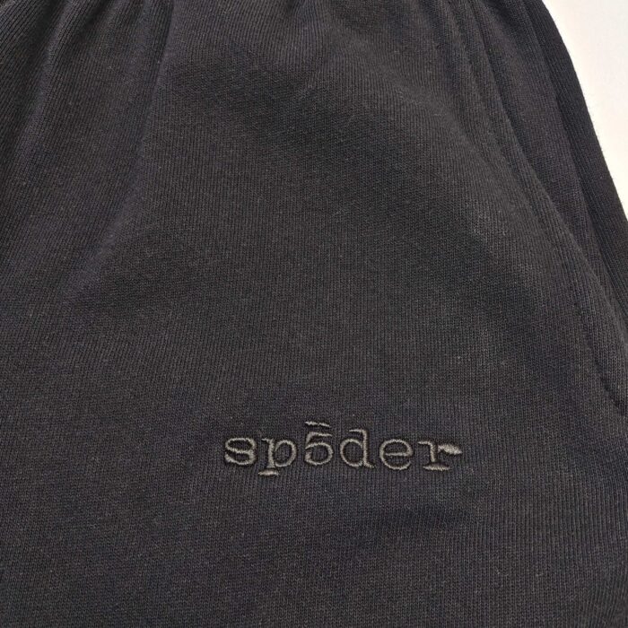 Pantaloni activewear neri con logo minimalista spēder, comodi e eleganti per ogni attività.