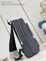 Zaino grigio moderno e elegante, ideale per città e studenti, con zip doppie e comfort elevato.