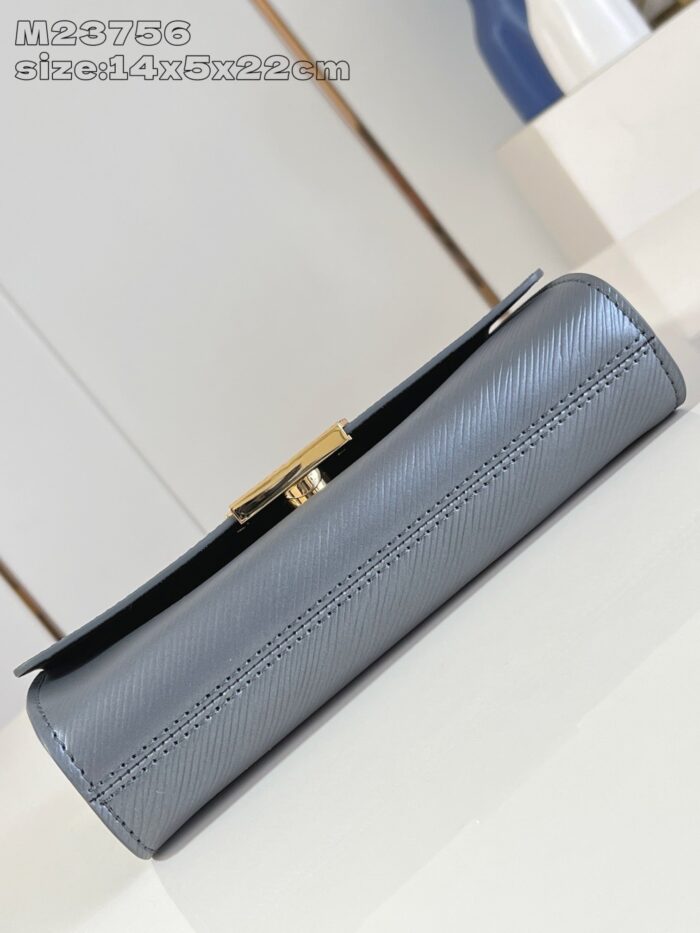 Borsa clutch moderna grigia con chiusura oro, elegante e compatta per ogni occasione.