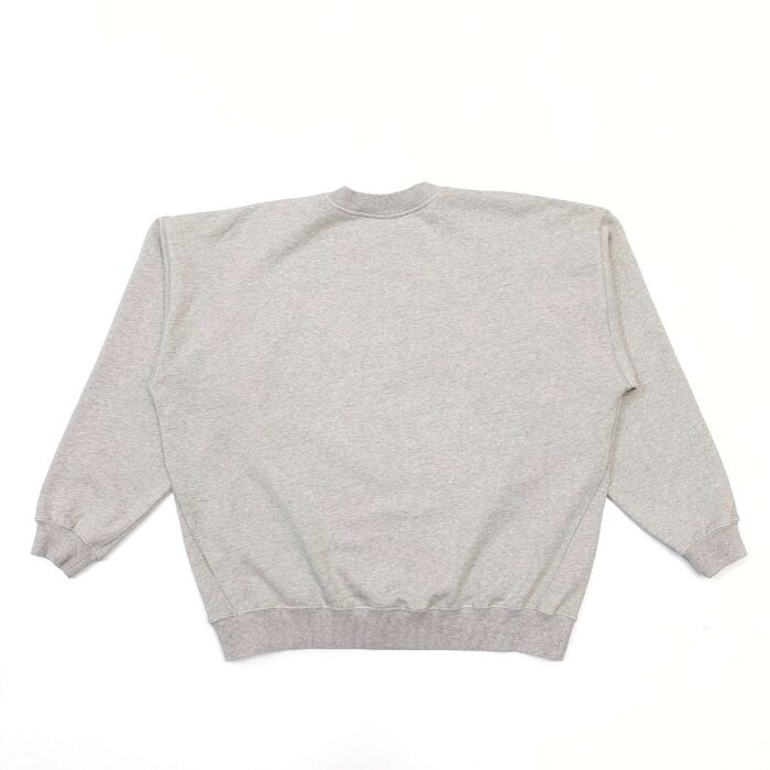 Felpa grigia leggera da donna, stile casual e semplice, ideale per ogni look comfort.