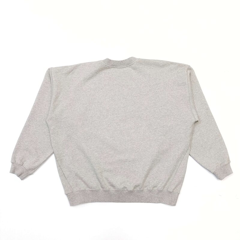 Felpa grigia leggera da donna, stile casual e semplice, ideale per ogni look comfort.