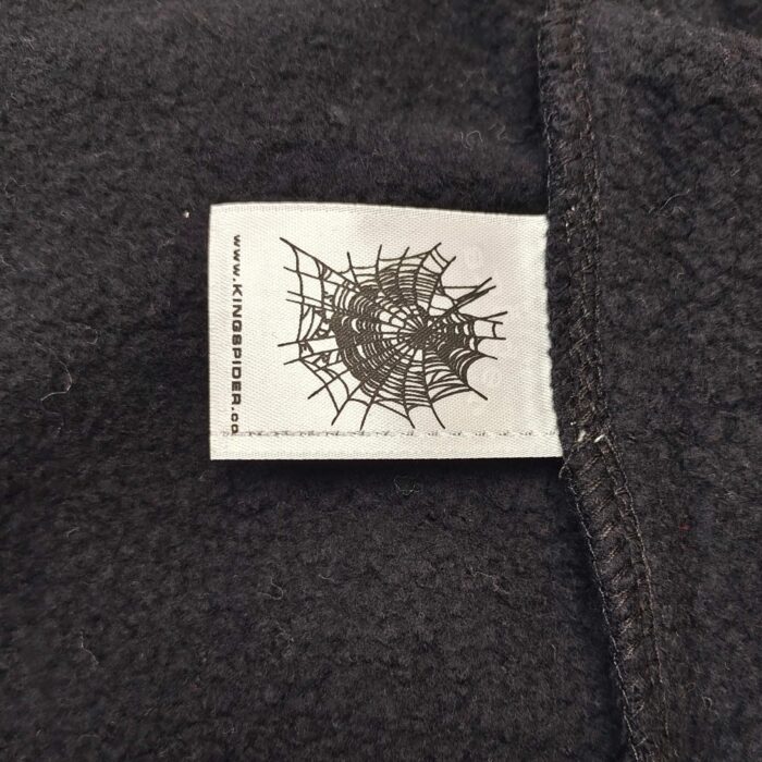 Etichetta KingsSpider con logo Web ragnatela su tessuto caldo e resistente.