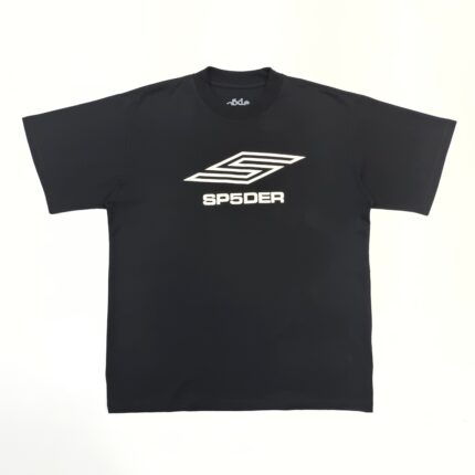 T-shirt nero con logo SP5DER, design dinamico, stile sportivo e urbano, perfetto per look casual.