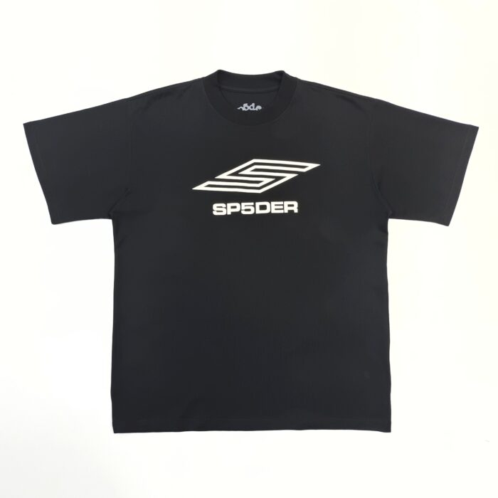 T-shirt nero con logo SP5DER, design dinamico, stile sportivo e urbano, perfetto per look casual.