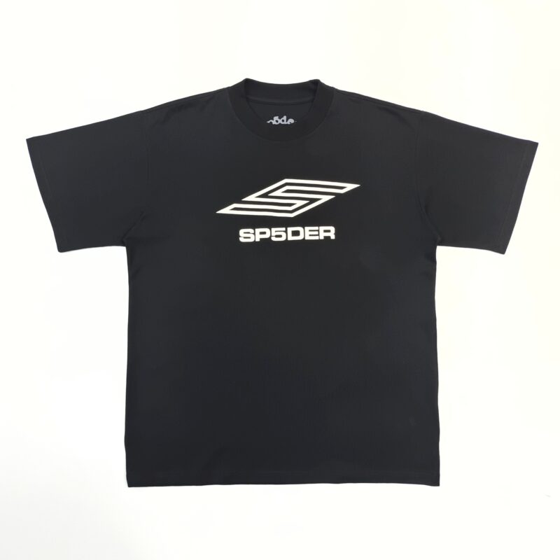 T-shirt nero con logo SP5DER, design dinamico, stile sportivo e urbano, perfetto per look casual.
