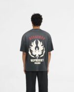 Maglietta oversize con grafica flame, logo GELSTAFF e scritta REPRESENT in stile streetwear.