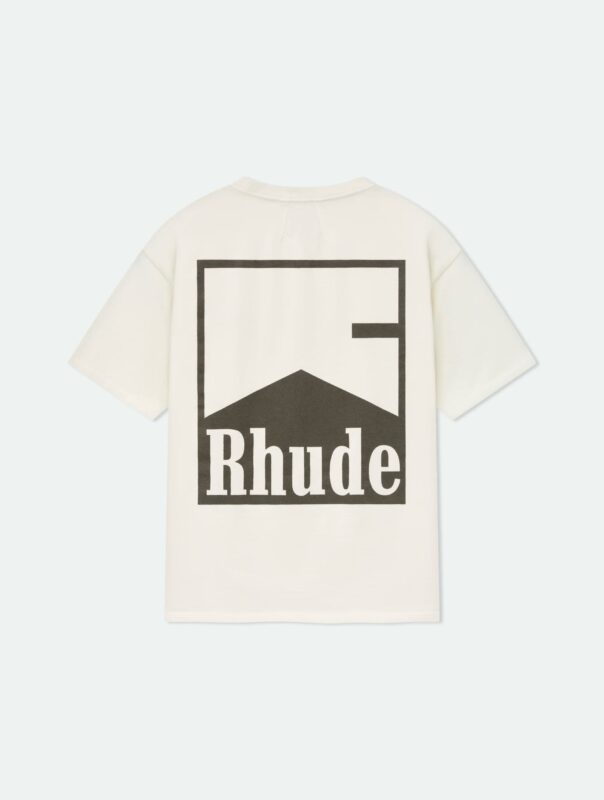 Maglietta minimalista beige con graphic montagna e logo Rhude, stile streetwear moderno e casual.