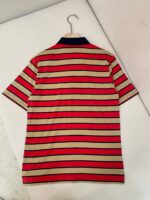 Poloshirt a righe colorate, colletto navy, estivo, casual e elegante.
