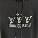 Felpa nera con logo swoosh con perline e scritta Lover United dal 1854 elegante.