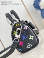 Borsa Louis Vuitton compatta con fiori colorati e monogramma, stile moderno ed elegante.