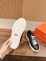 Sneakers nere moderne con suola bianca, stile casual e design trendy, su superficie di legno.