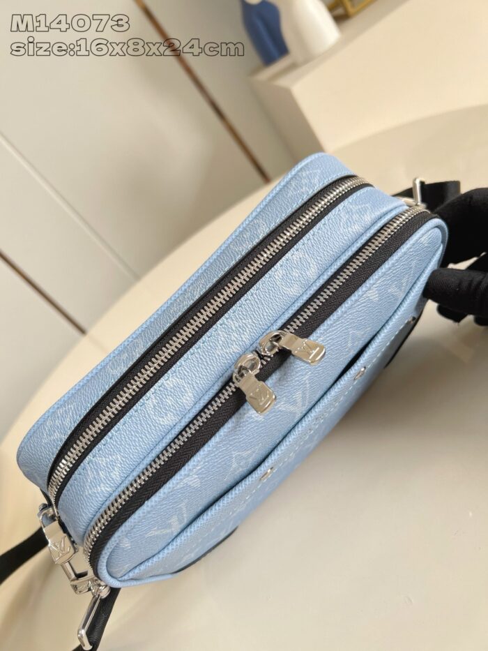 Borsa blu moderna con zip e dettagli eleganti per un look versatile e di tendenza.