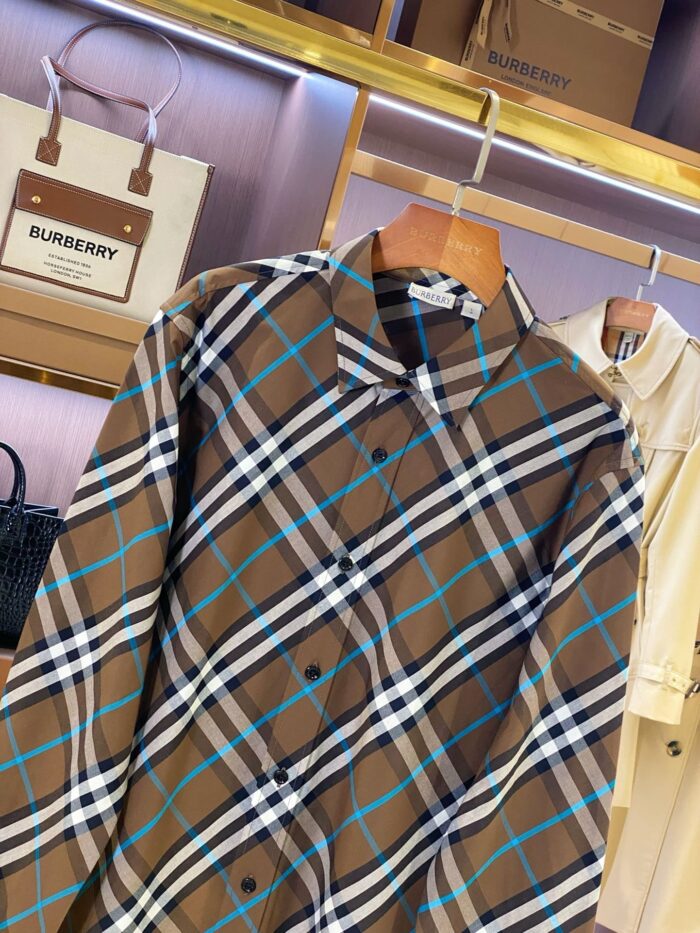 Camicia plaid Burberry marrone, bianco e turchese, stile elegante e moderno, alta qualità.