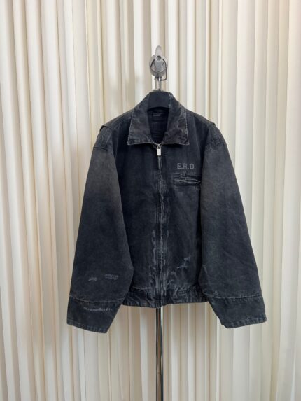 Giacca jeans nera vintage unisex, stile casual e resistente, perfetta per ogni occasione everyday.