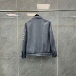 Giacca grigia moderna con elastico, strisce sulle maniche, stile versatile e di tendenza.