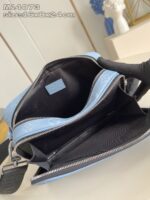 Borsa donna blu chiaro elegante con scomparti, design moderno e dettagli di alta qualità.