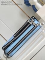 Portafoglio moderno in blu pastello e nero con zip e scomparti organizzati.