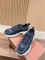 Sneakers navy blue moderne, comfort e stile, perfette per uso casual e quotidiano.