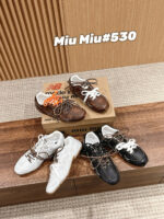 Sneaker di lusso Miu Miu, bianco, nero e marrone, stile moderno ed elegante.