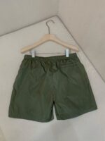Shorts cargo verdi casual da uomo in tessuto leggero e comodo, perfetti per l’estate.