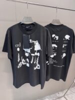 Maglietta nera con grafica astratta bianca e testo moderno, stile streetwear, in cotone comodo.
