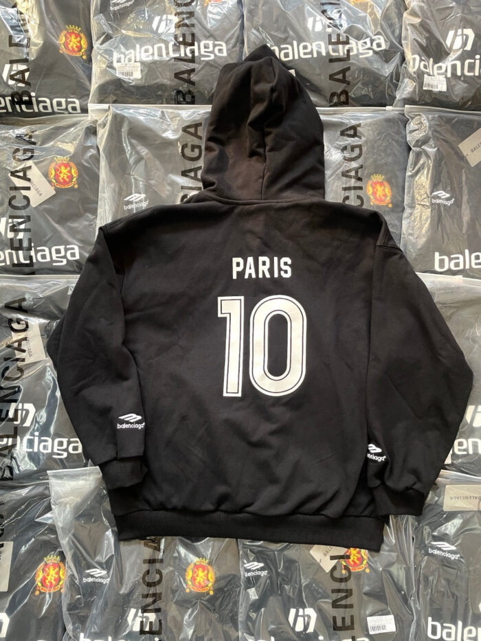 Felpa Balenciaga Paris 10, streetwear di lusso e moda urbana contemporanea