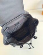 Borsa moderna grigia con scomparti, chiusura a drawstring e interno organizer elegante.