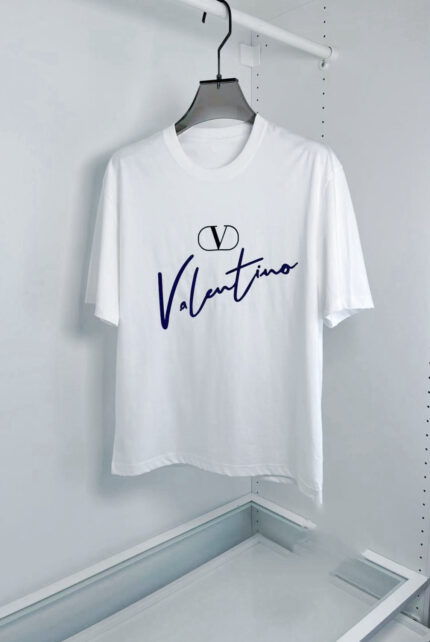 T-shirt bianca Valentino con logo VD, stile casual e sofisticato, ideale per ogni occasione.