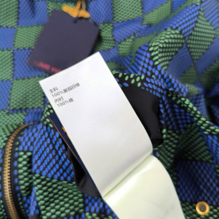 Tessuto a quadri colorati con etichette fashion, design moderno e dettagli di alta qualità.