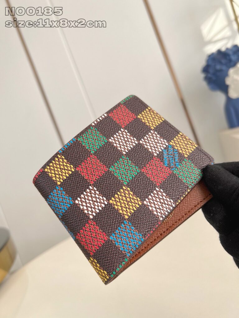 Portafoglio colorato a checkered, pelle slim, elegante e di alta qualità.