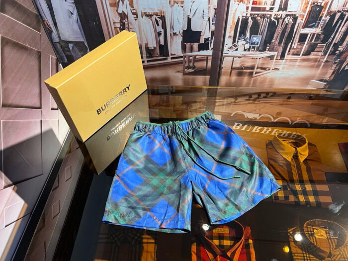Costume da bagno Burberry tartan blu e verde, elegante e di alta qualità.