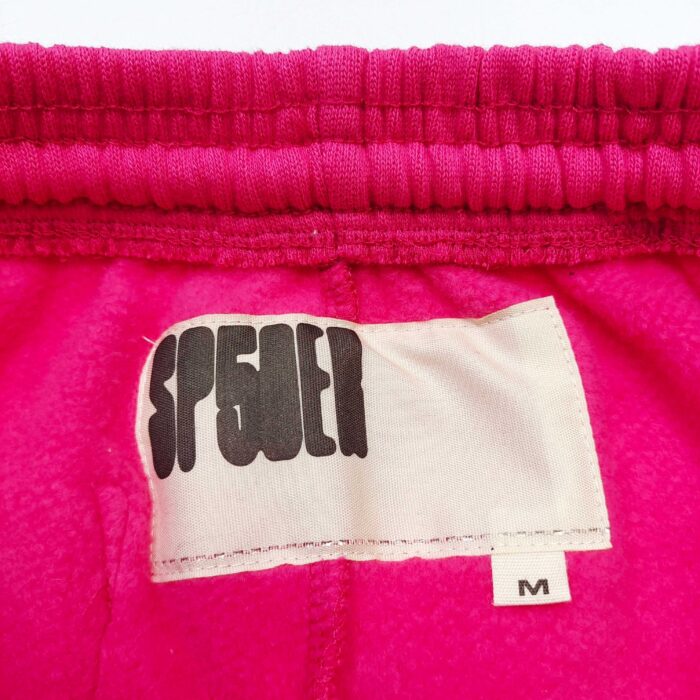 Etichetta SPIDER su shorts rosa vivace, taglia M, stile casual e trendy.