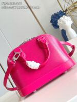 Borsa rosa vivace, elegante e versatile con manici regolabili e dettagli sofisticati.